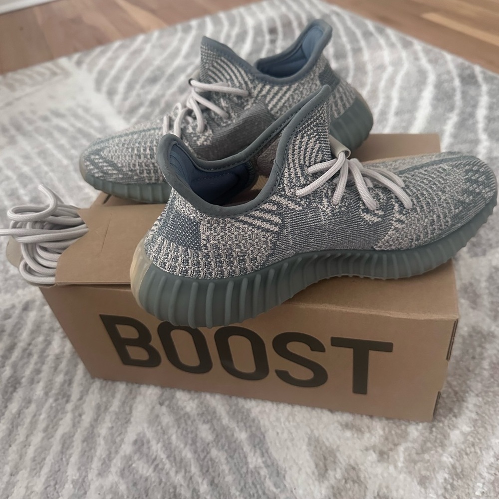 YEEZY BOOST 350 V2 Size 5 ISRAFI